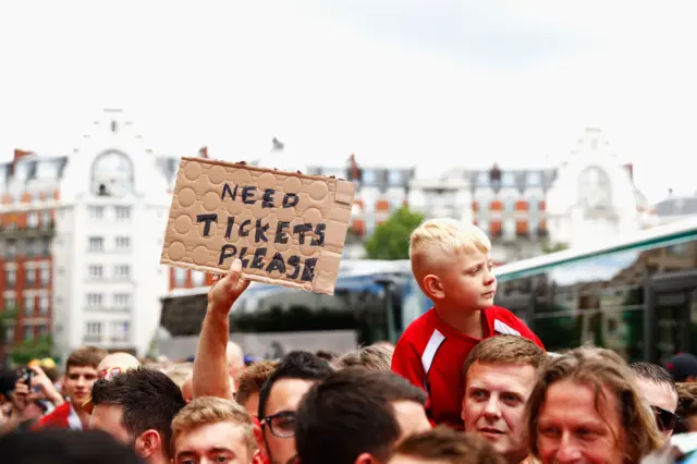 Wales fan appeals for tickets