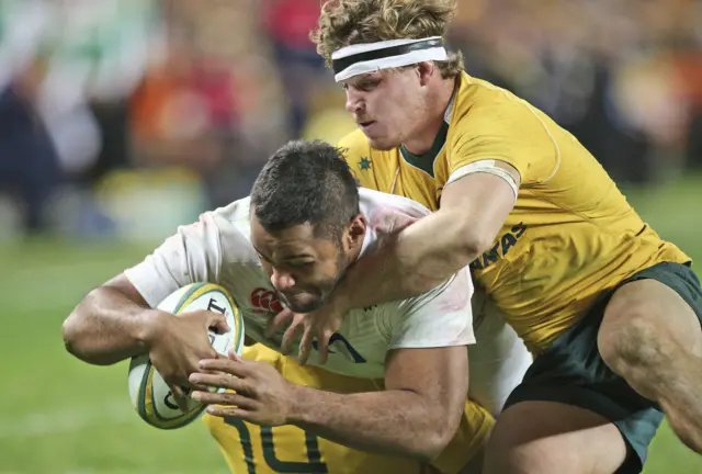 Billy Vunipola scores a try