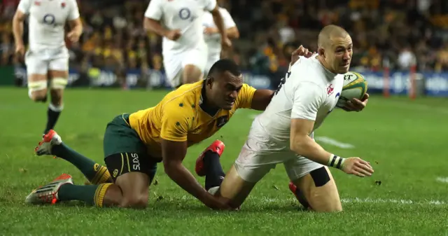 Mike Brown scores a try