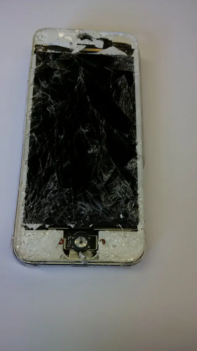 Kayleigh's smashed phone