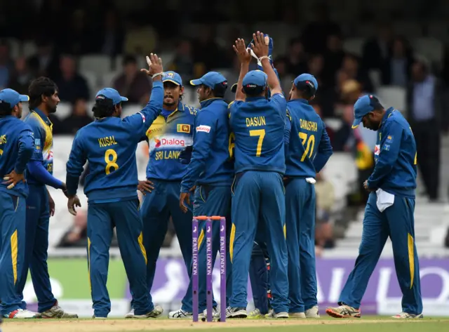 Sri Lanka celebrate the wicket