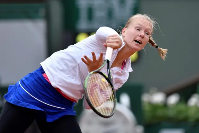 Kiki Bertens serves