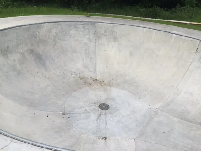 Mess left on skatepark in Dunstable