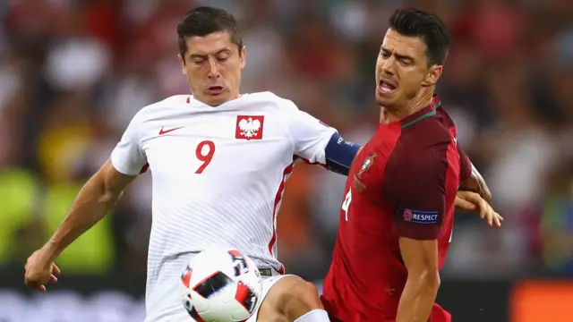 Robert Lewandowski battles with Jose Fonte