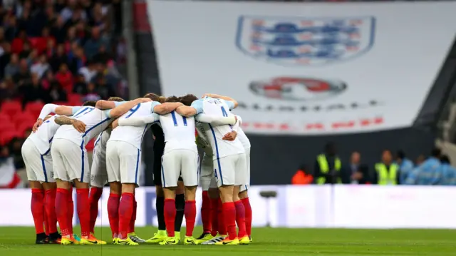 England huddle