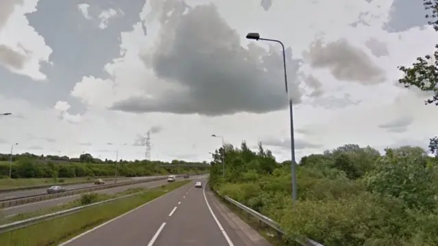 The westbound A5, near the slip road for the B5440 Marlborough Way