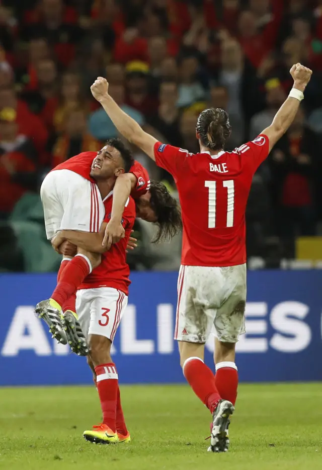 Gareth Bale, Neil Taylor and Joe Allen celebrate