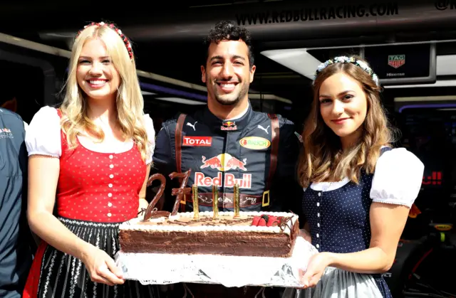 Daniel Ricciardo celebrates his 27th birthday with a cake