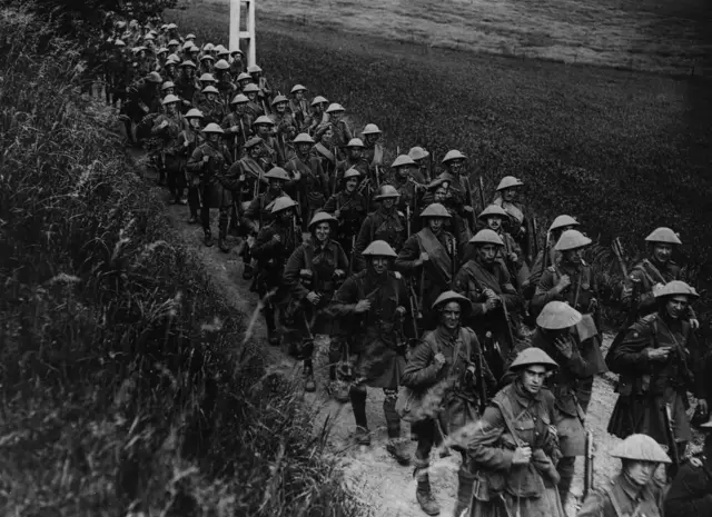 Soldiers on the way to the trenches