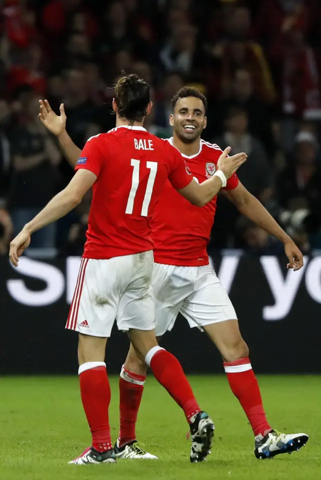 Hal Robson-Kanu, Gareth Bale