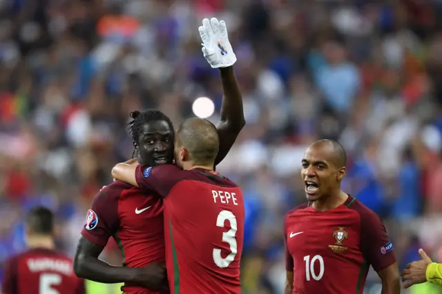 Eder celebrates