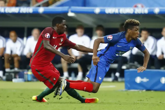 William Carvalho fouls Kingsley Coman