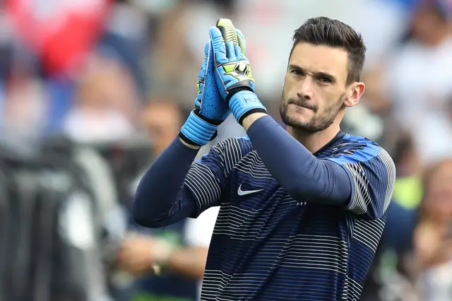 Hugo Lloris applauds