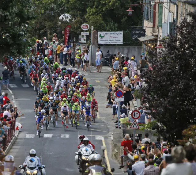 The peloton pass through a village