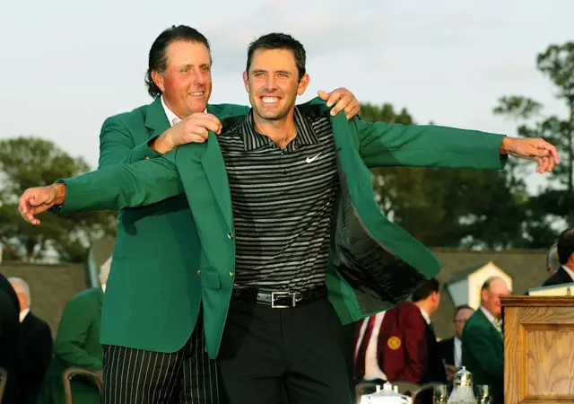 Mickelson presents Schwartzel