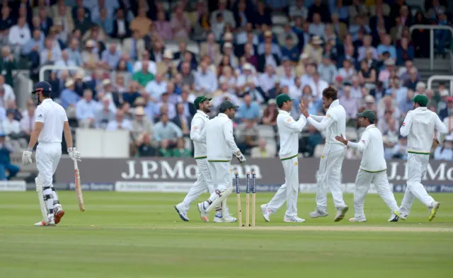 Pakistan players celebrate