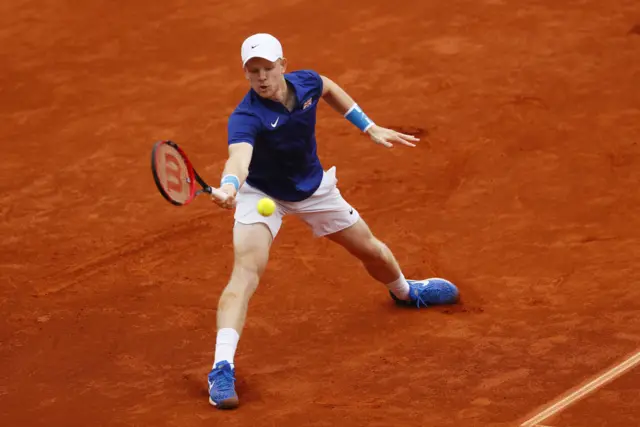 Kyle Edmund hits back