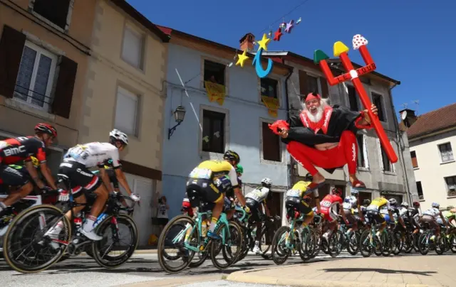 Didi the Devil greets the riders on stage 16