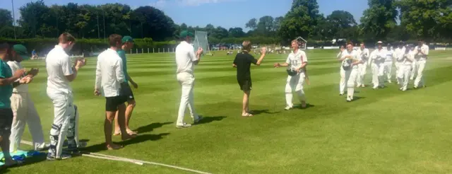 Berkshire Cricketer shaking hand with Shropshire players