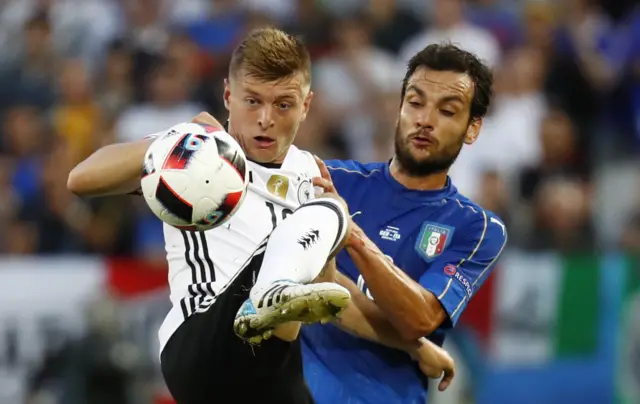 Toni Kroos holds of Marco Parolo