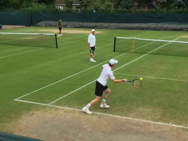 Andy Murray practises