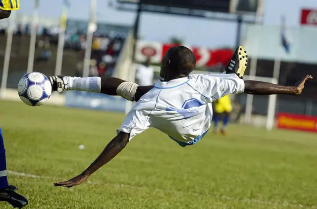 Pitty Djoue of Union Sportive O'Mbilia Nziami (USM) of Gabon vies against Sable de Batie of Cameroun in an African Football Federation (CAF) cup match in Libreville 11 April 2004