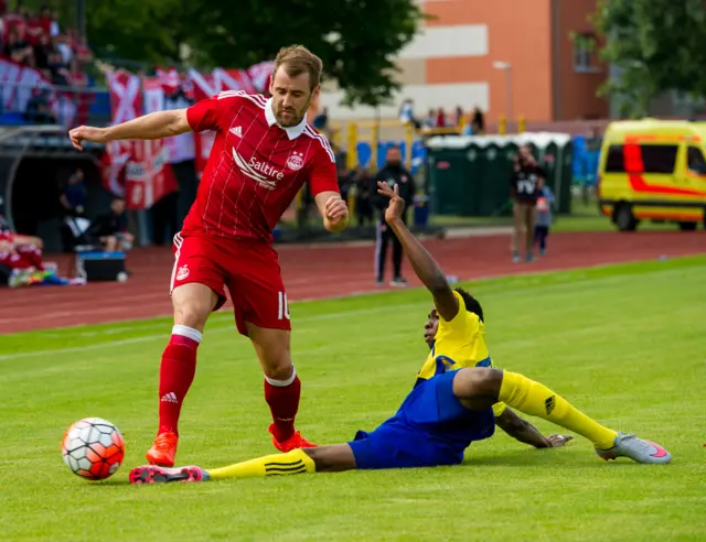 Aberdeen winger Niall McGinn