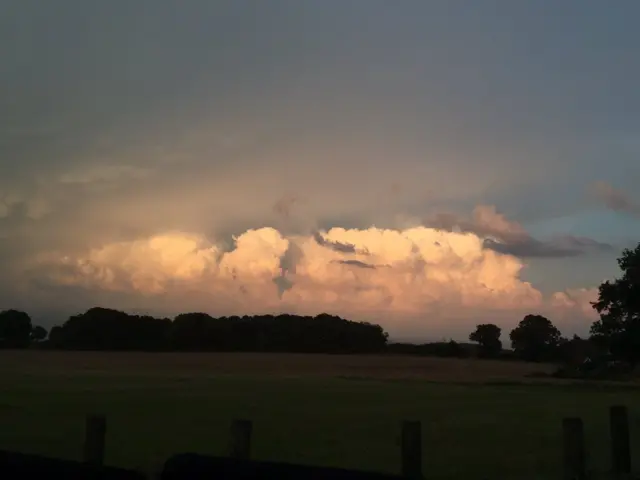 Mammatus clouds