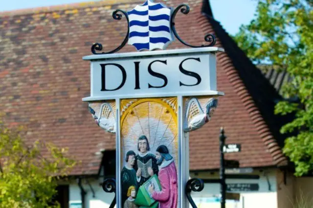 Town sign for Diss