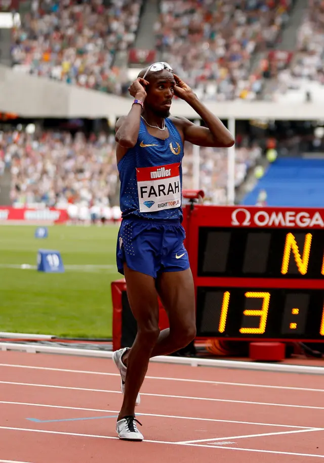 Mo Farah celebrates winning