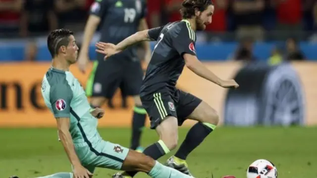 Joe Allen playing against Portugal in Euro 2016