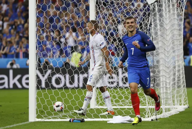 Antoine Griezmann celebrates