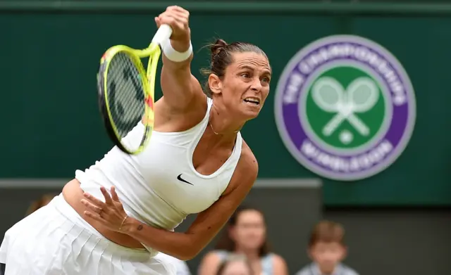 Roberta Vinci serves