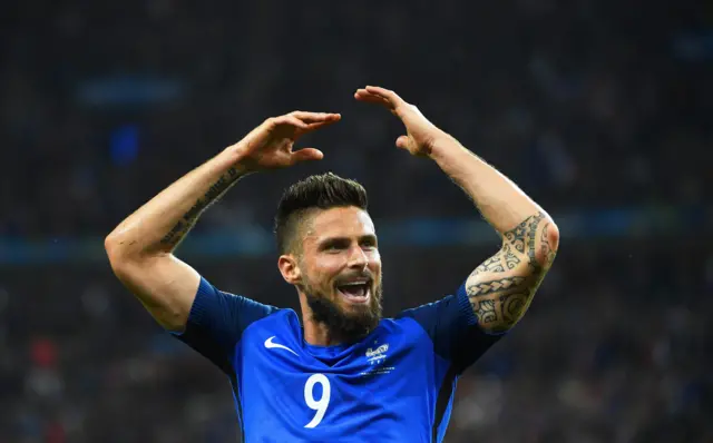 Olivier Giroud celebrates