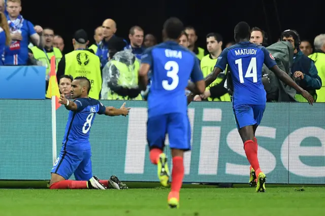 Dimitri Payet celebrates