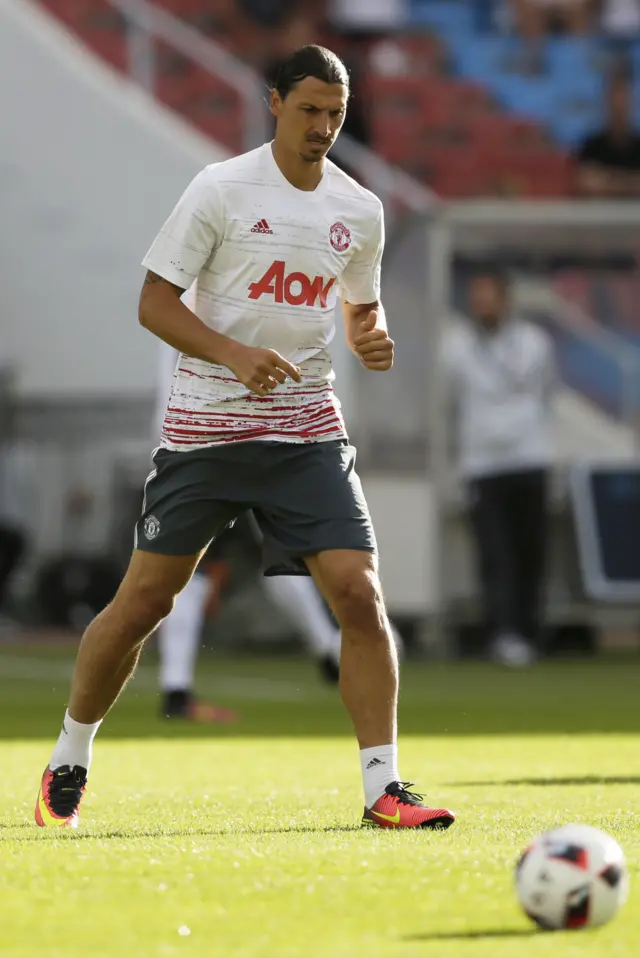 Manchester United's Zlatan Ibrahimovic warming up