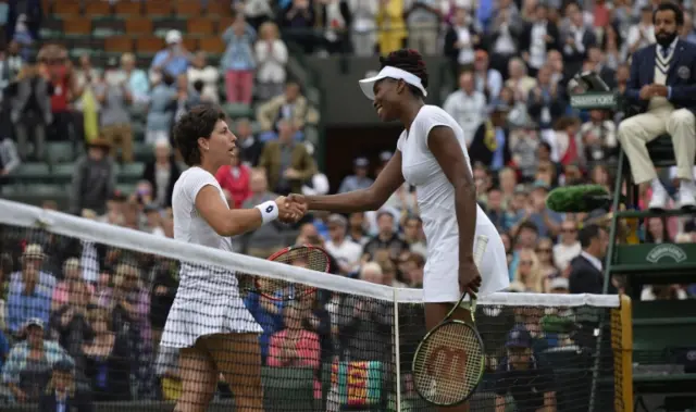 Carla Suarez Navarro (left) and Venus Williams