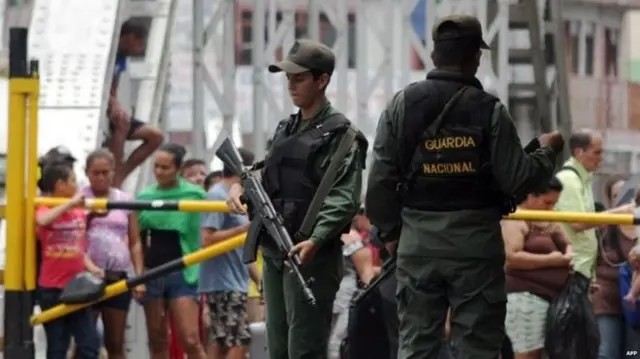 Border crossing between Venezuela and Colombia