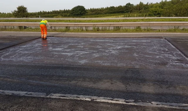 Resurfacing work continues on the M1 southbound in Leicestershire