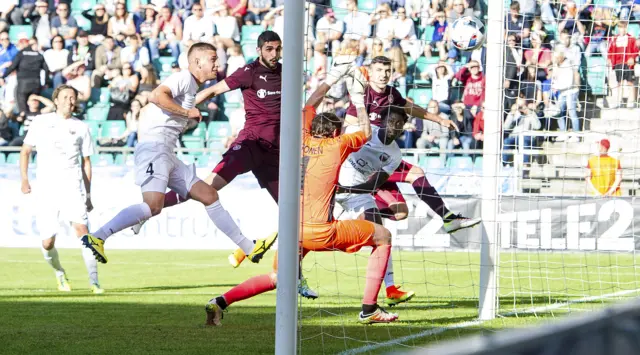 Igor Rossi heads Hearts 2-0 ahead