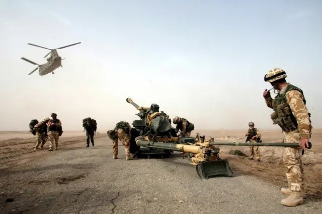 Chinook helicopter drops gun in Basra