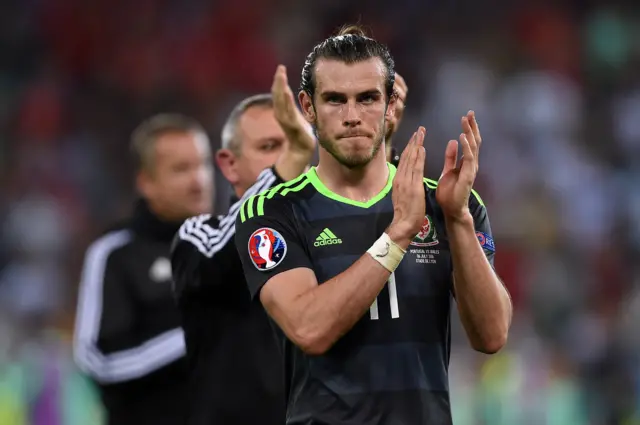 Gareth Bale claps