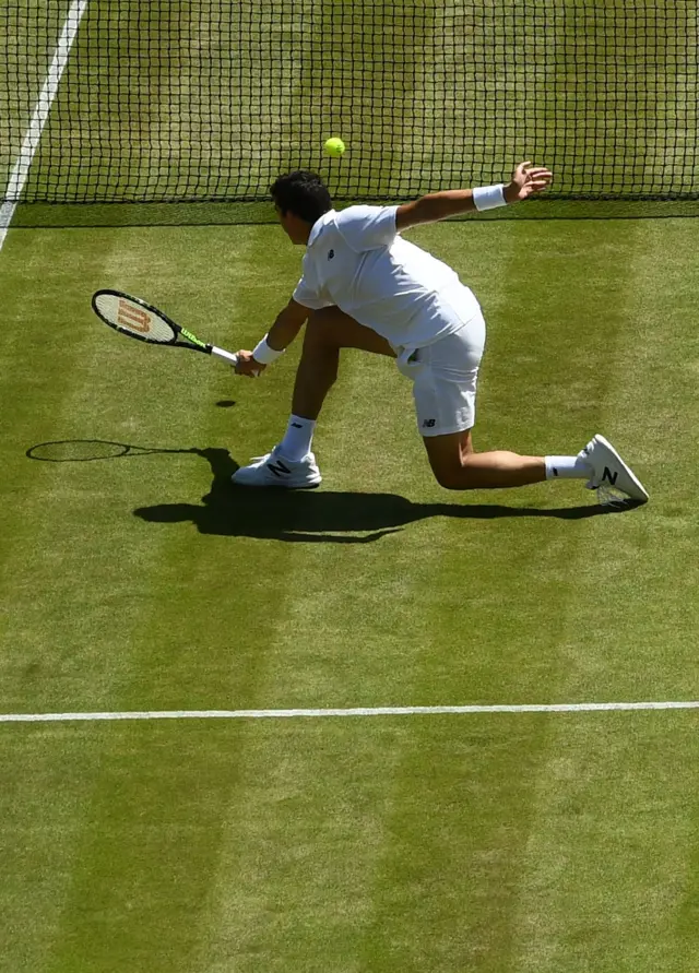 Raonic volley