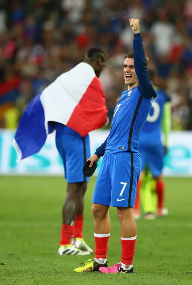 Antoine Griezmann celebrates