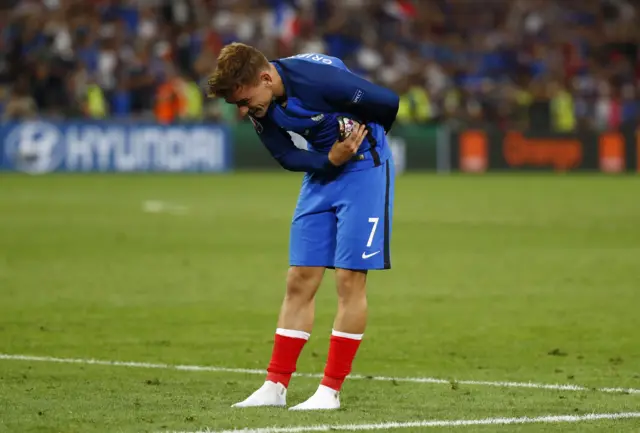 Antoine Griezmann celebrates