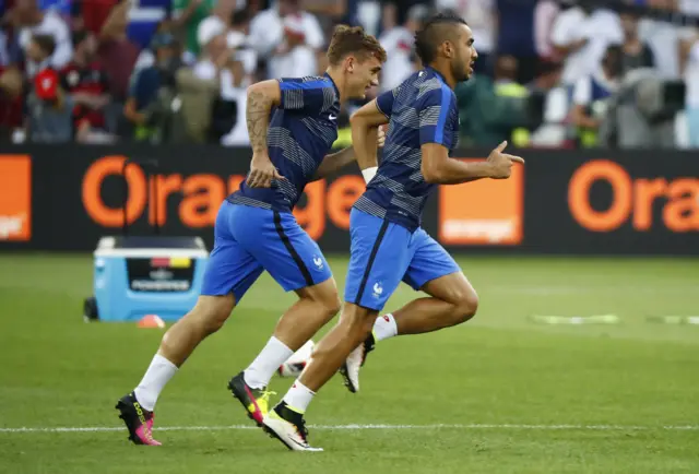 Antoine Griezmann and Dimitri Payet warm up