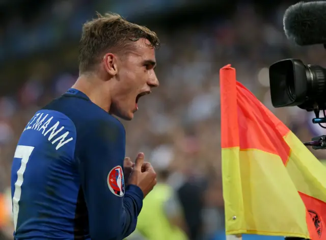 Antoine Griezmann celebrates