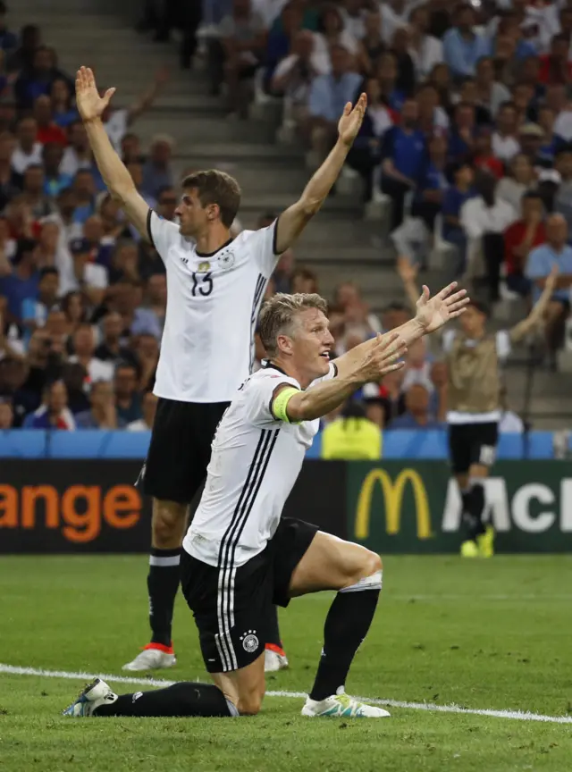 Bastian Schweinsteiger appeals for a penalty