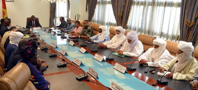 Tuareg delegations discussing peace on June 2013