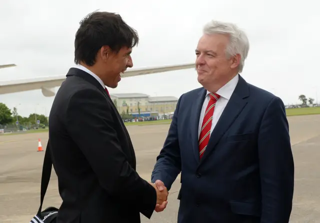 Chris Coleman and Carwyn Jones' handshake